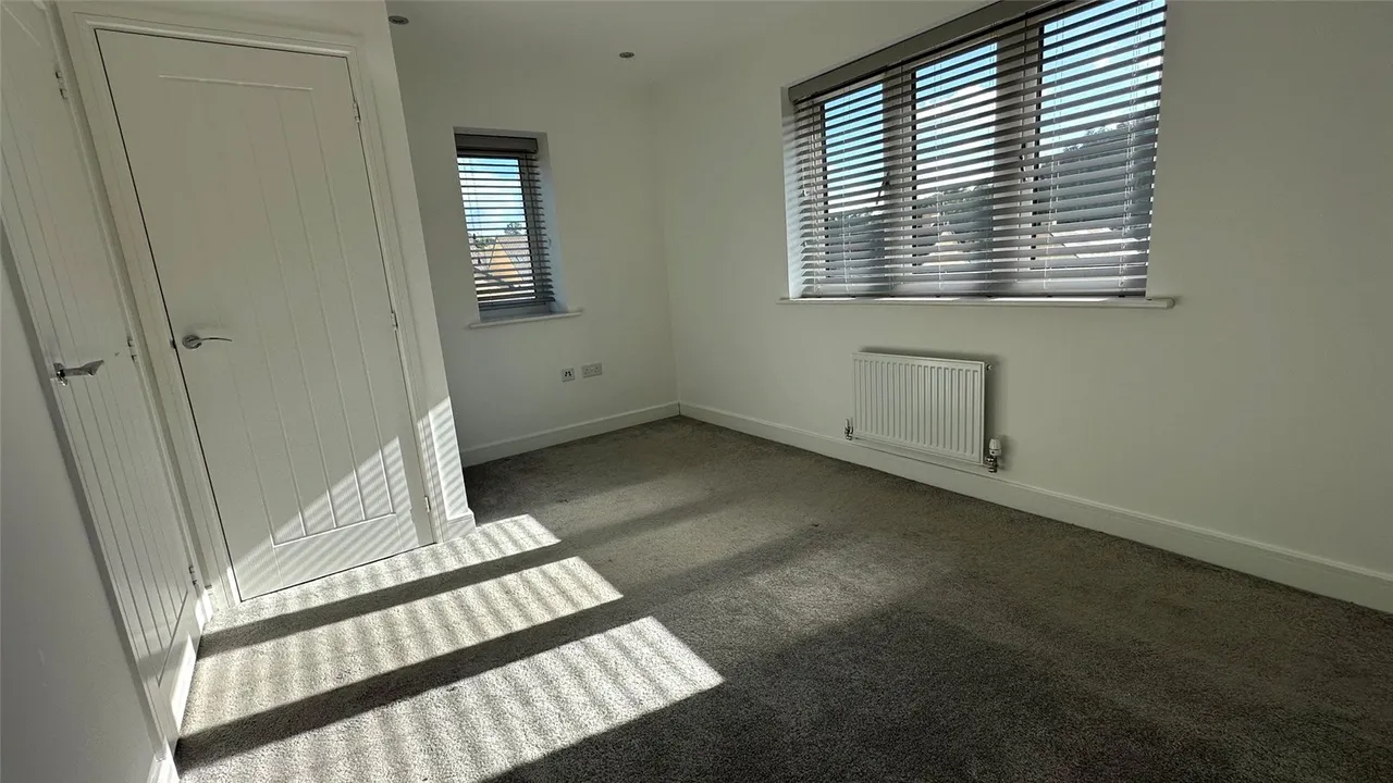 Castle Hill Drive, Ebbsfleet, DA10, photo 3
