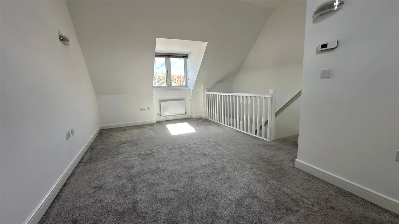 Castle Hill Drive, Ebbsfleet, DA10, photo 6