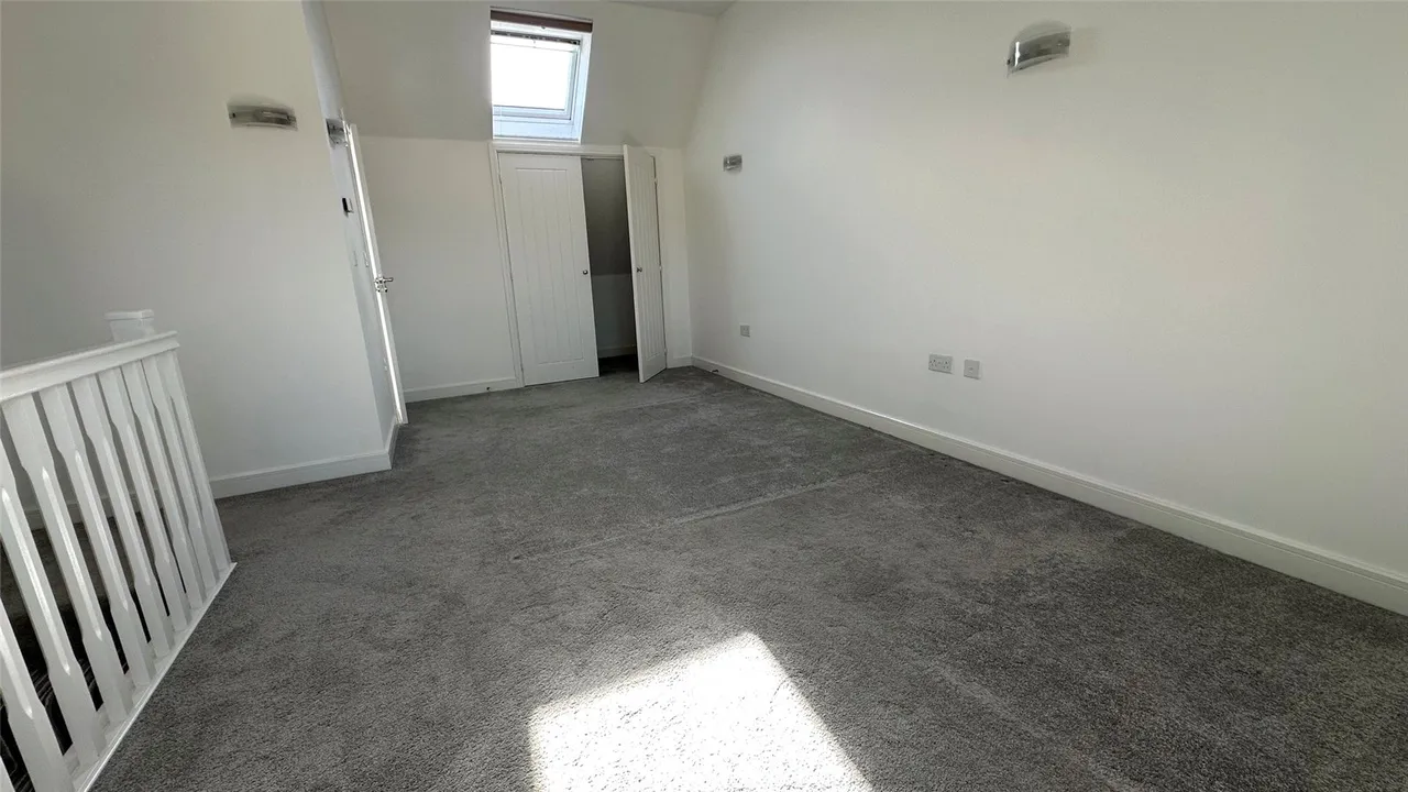 Castle Hill Drive, Ebbsfleet, DA10, photo 5