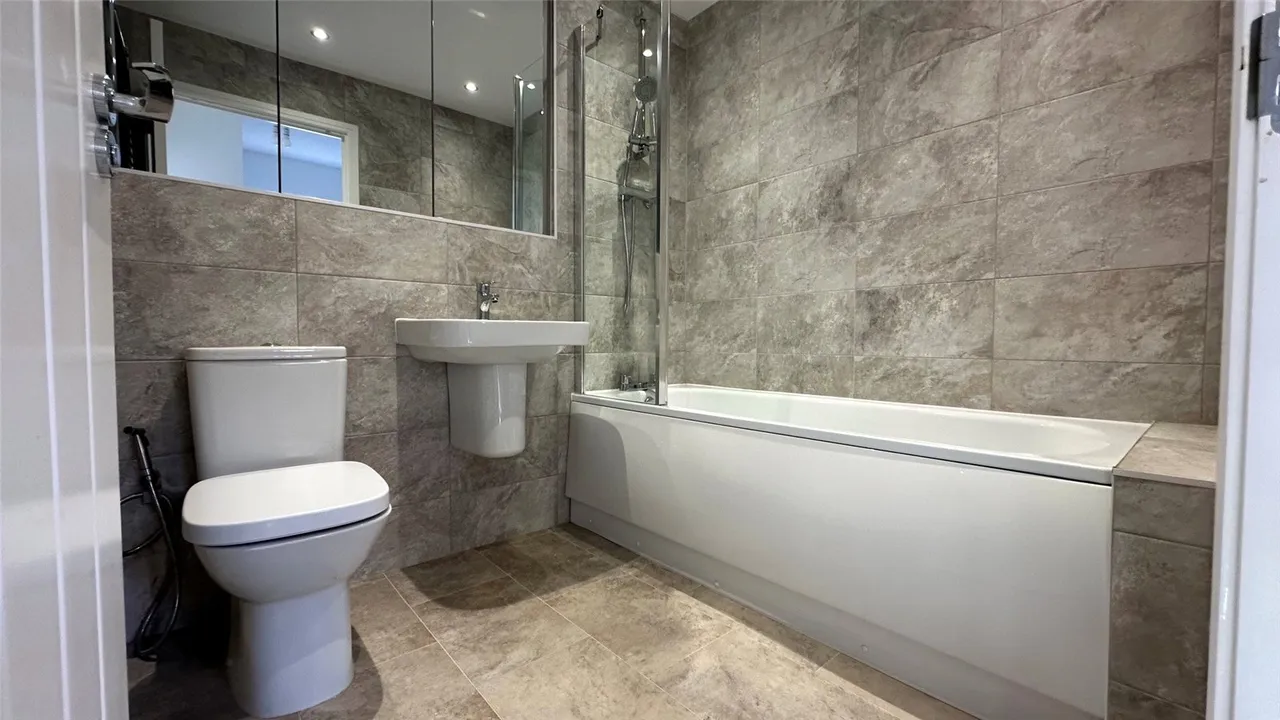 Castle Hill Drive, Ebbsfleet, DA10, photo 8