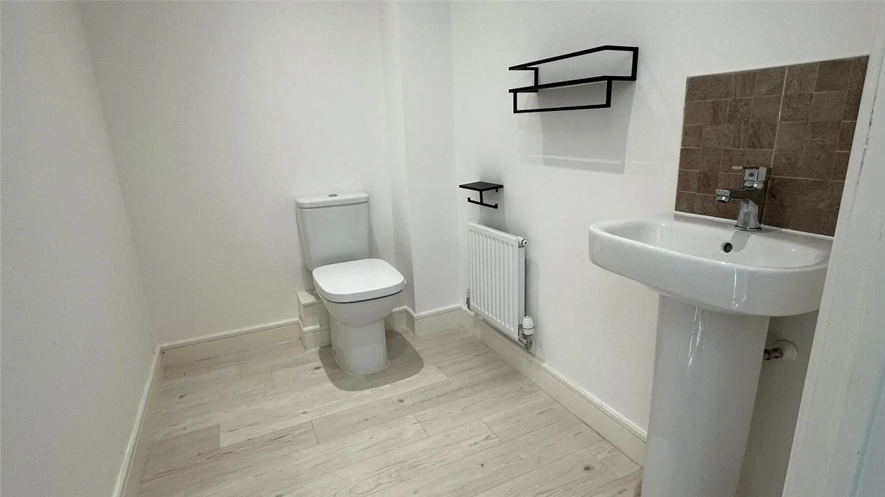 Castle Hill Drive, Ebbsfleet, DA10, photo 13