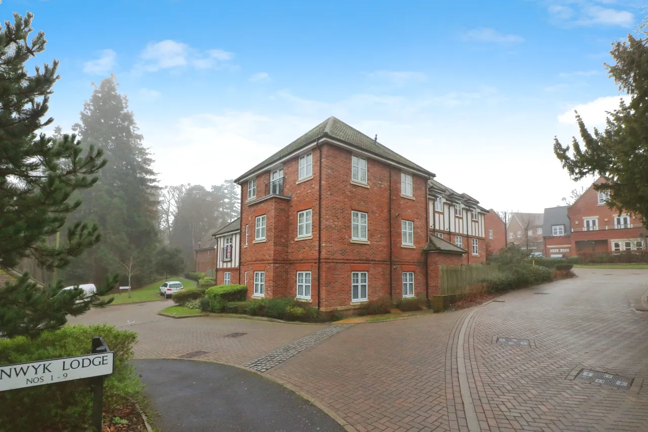 2 bed flat for sale — Henwyk Lodge, Welwyn, AL6
