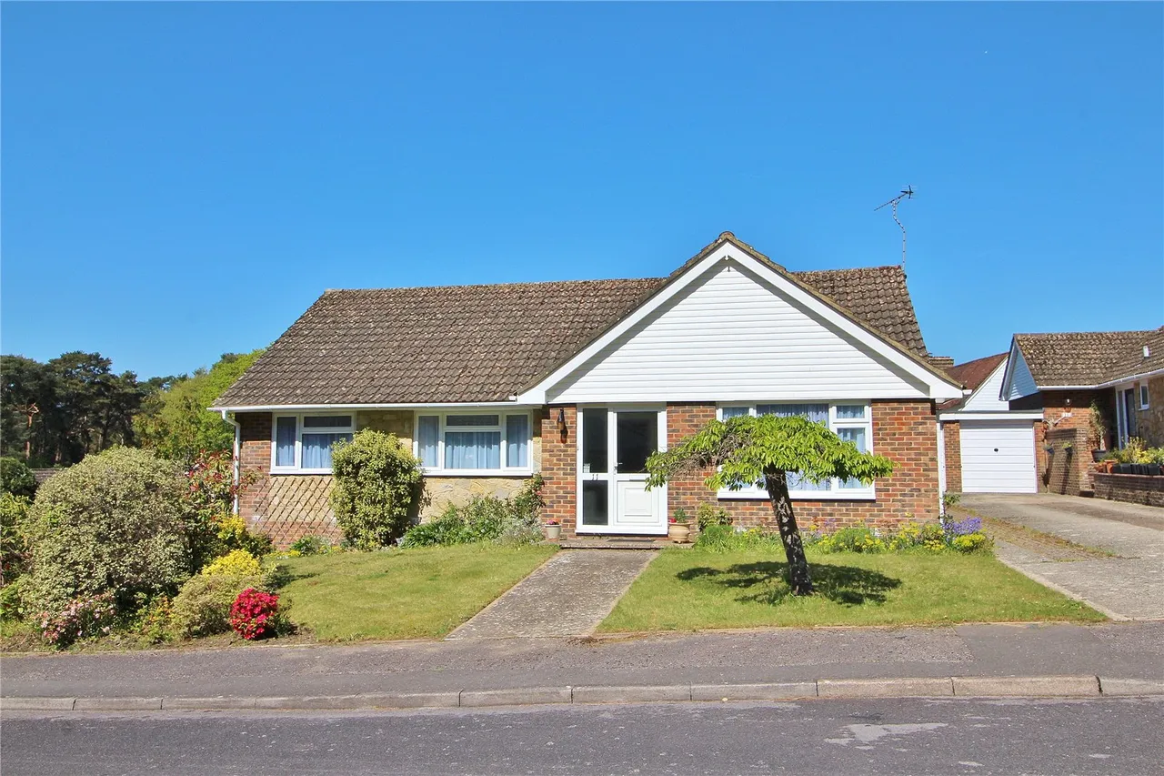 3 bed house for sale, Woodside Close, Storrington, RH20