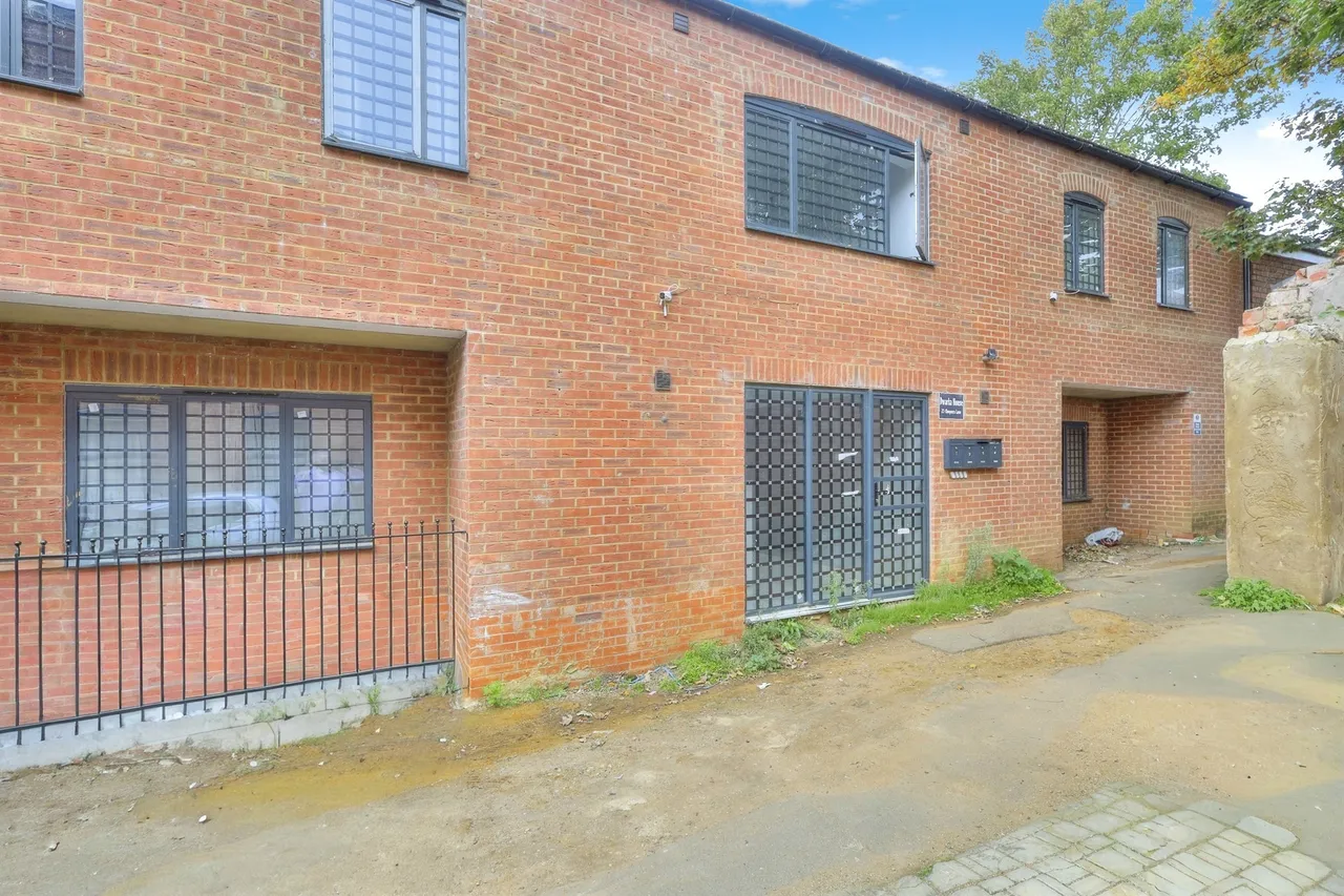 1 bed flat for sale — Chequers Lane, Wellingborough