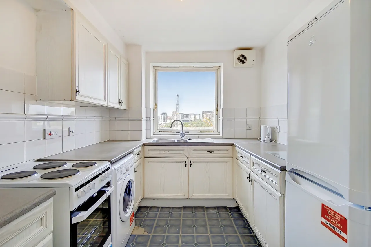 Woolwich Manor Way, London, E16 2RS, photo 4
