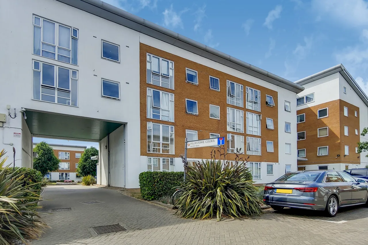 Woolwich Manor Way, London, E16 2RS, photo 12