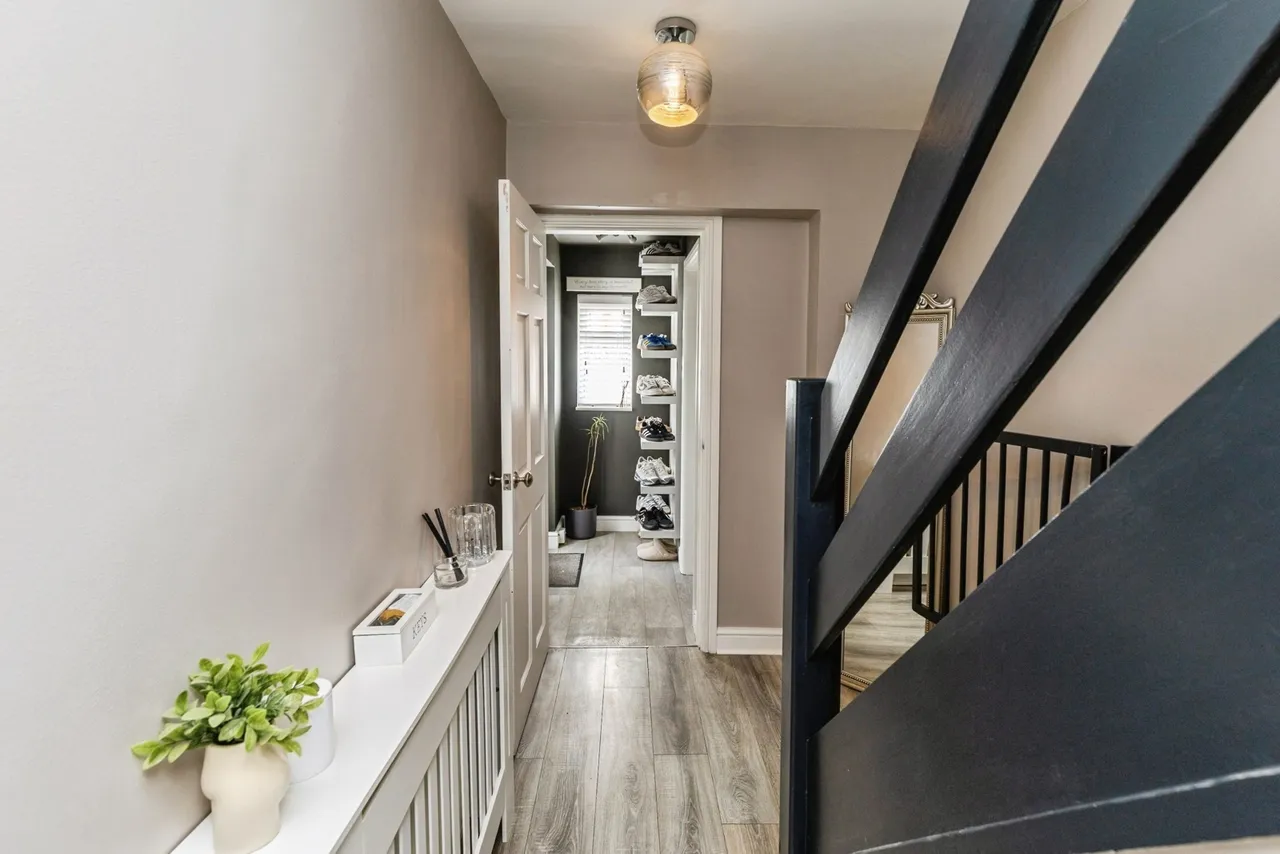 Bangor Road, Johnstown, LL14, photo 7