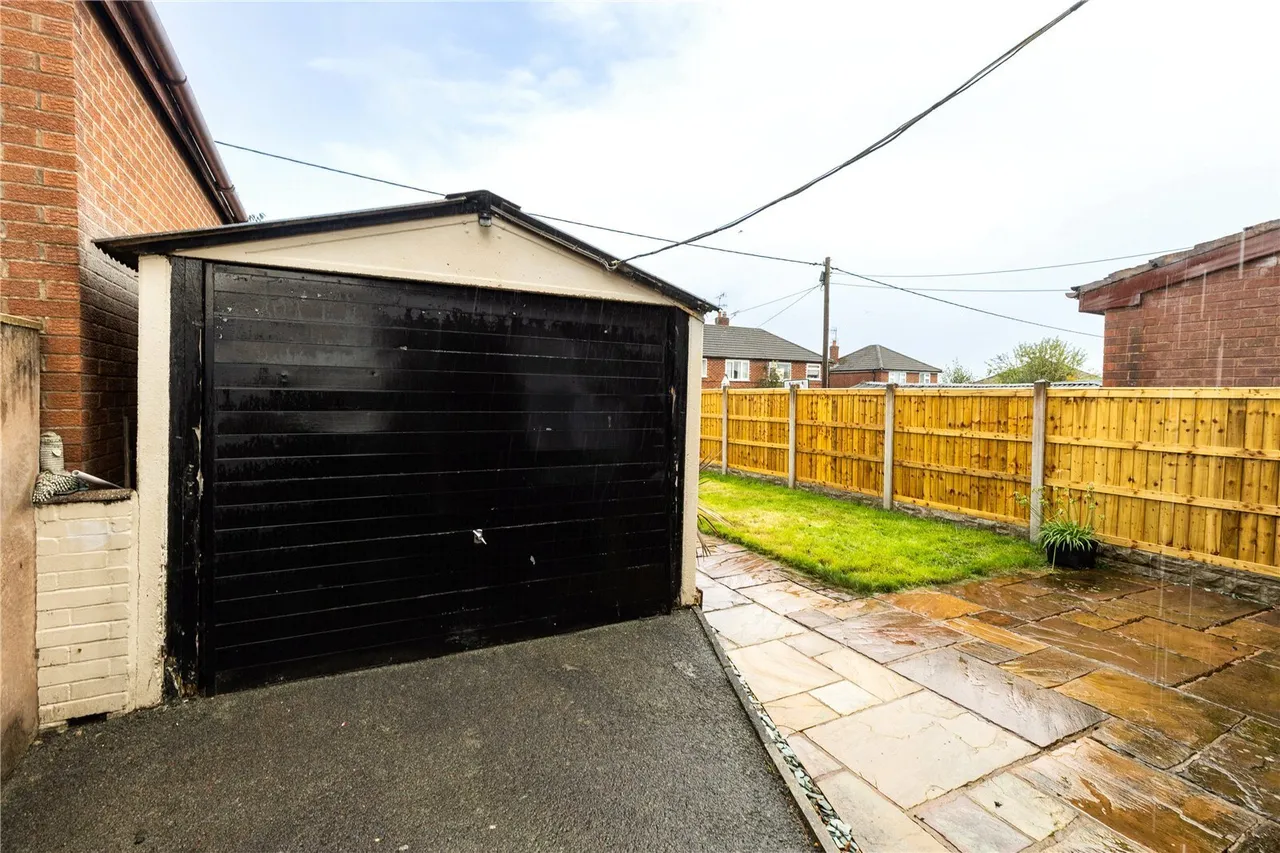 Bangor Road, Johnstown, LL14, photo 19