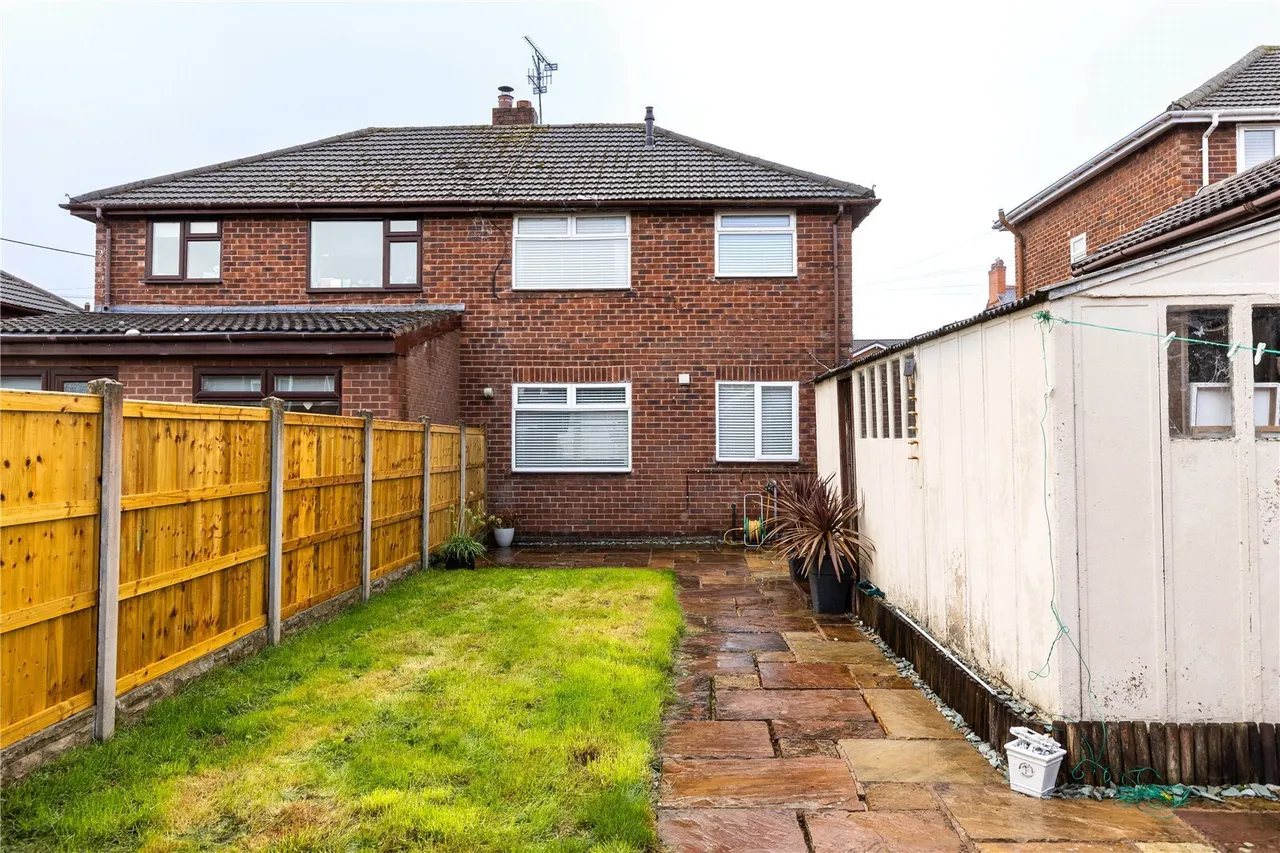 Bangor Road, Johnstown, LL14, photo 17