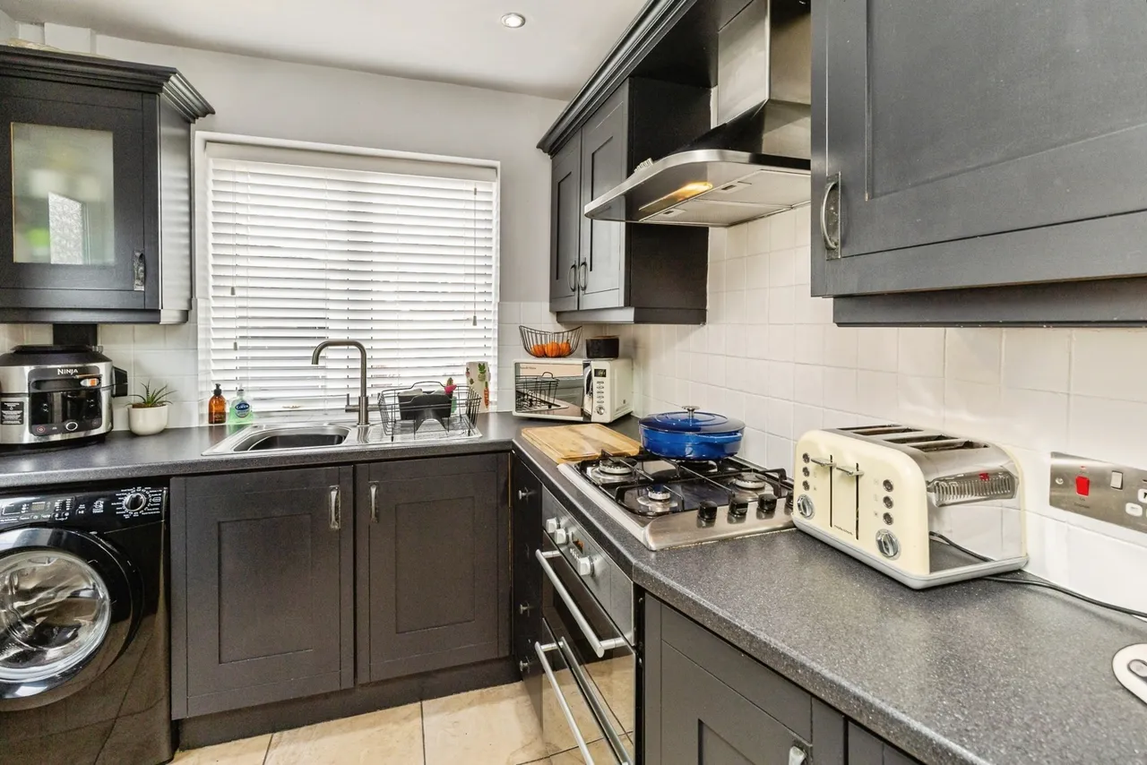 Bangor Road, Johnstown, LL14, photo 8