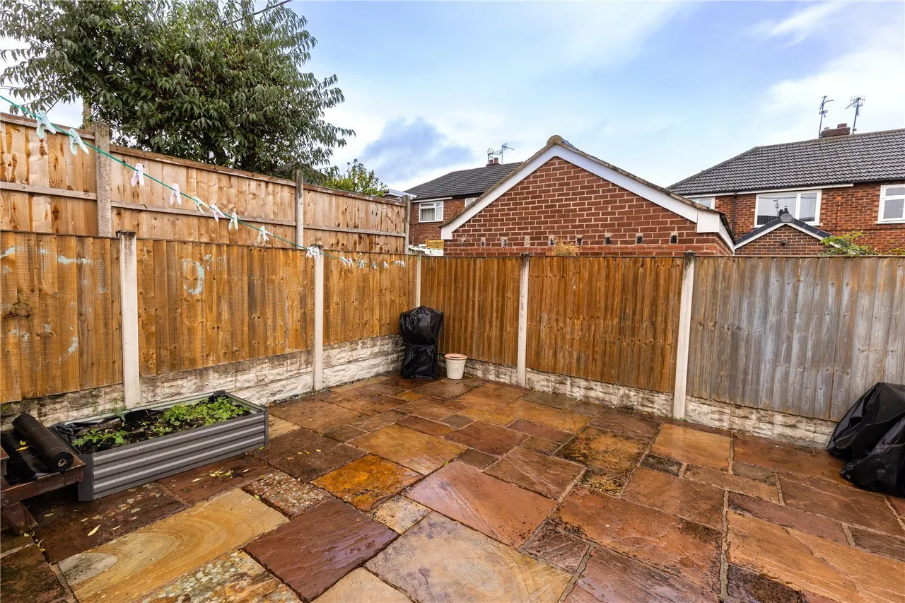 Bangor Road, Johnstown, LL14, photo 18