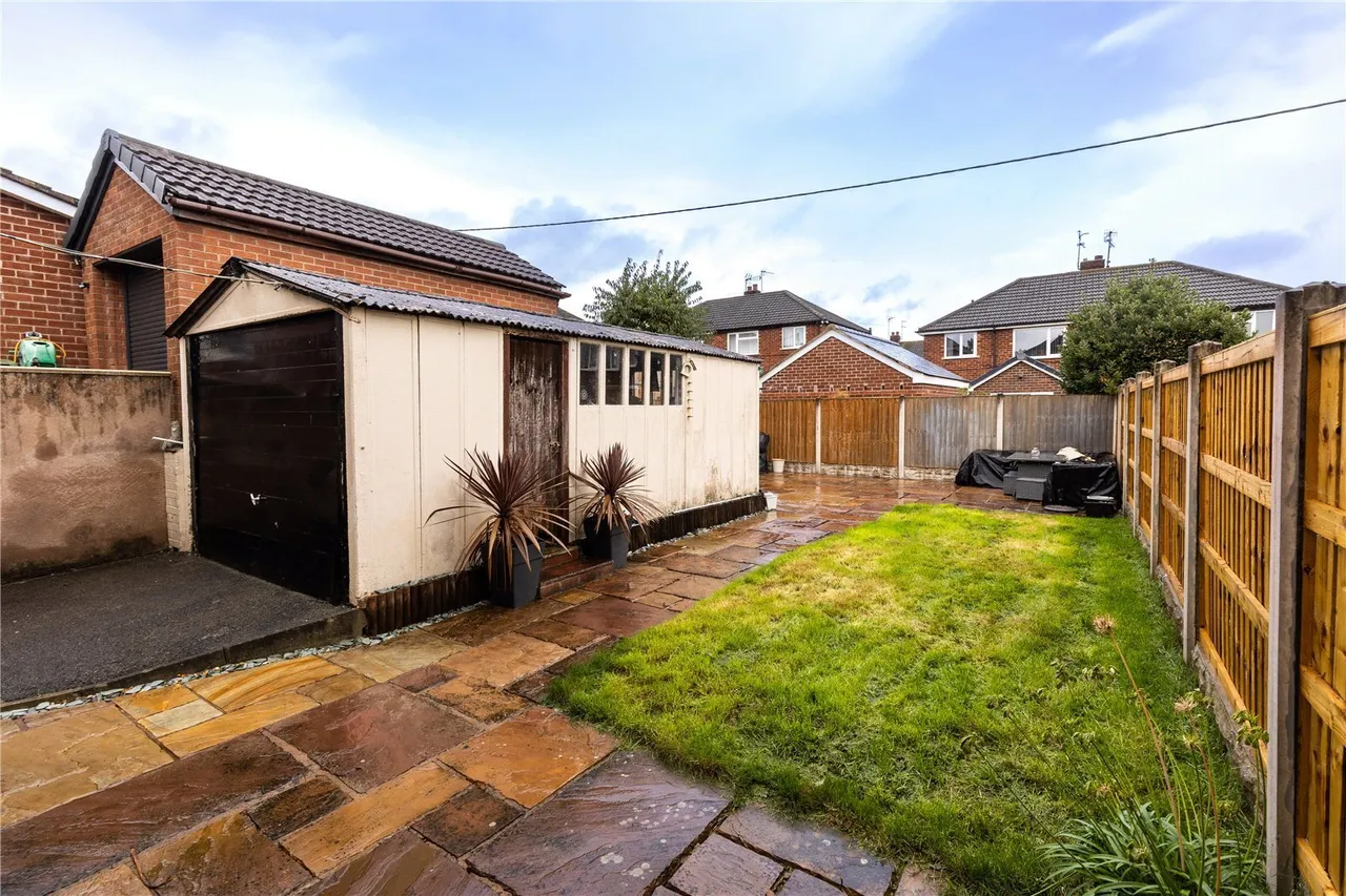 Bangor Road, Johnstown, LL14, photo 16