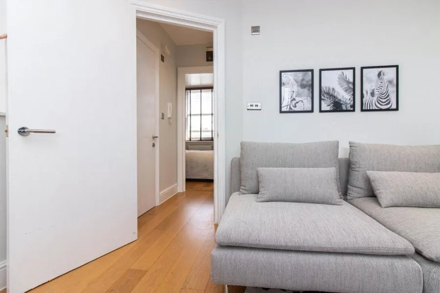 Cornwall Crescent, London, W11, photo 5