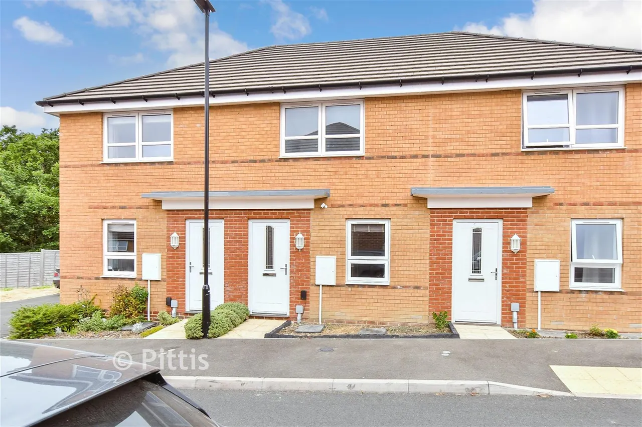 2 bed house for sale, Wintergreen Gardens, Newport, PO30