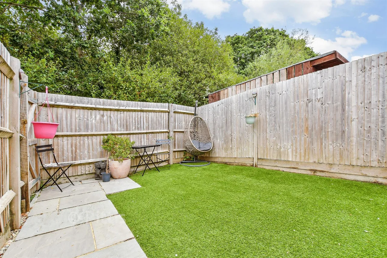 Wintergreen Gardens, Newport, PO30, photo 13