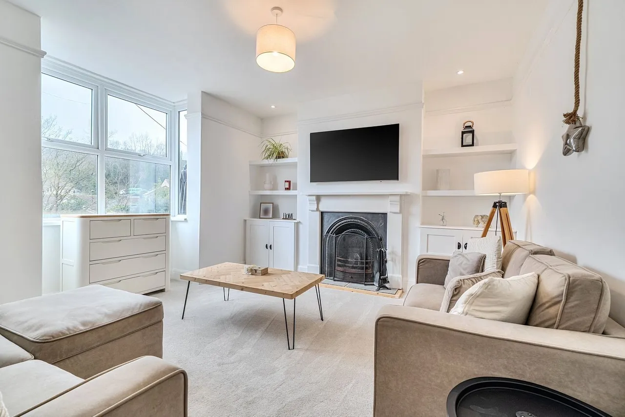 3 bed property for sale — Coombe Vale Road, Teignmouth, Devon, TQ14