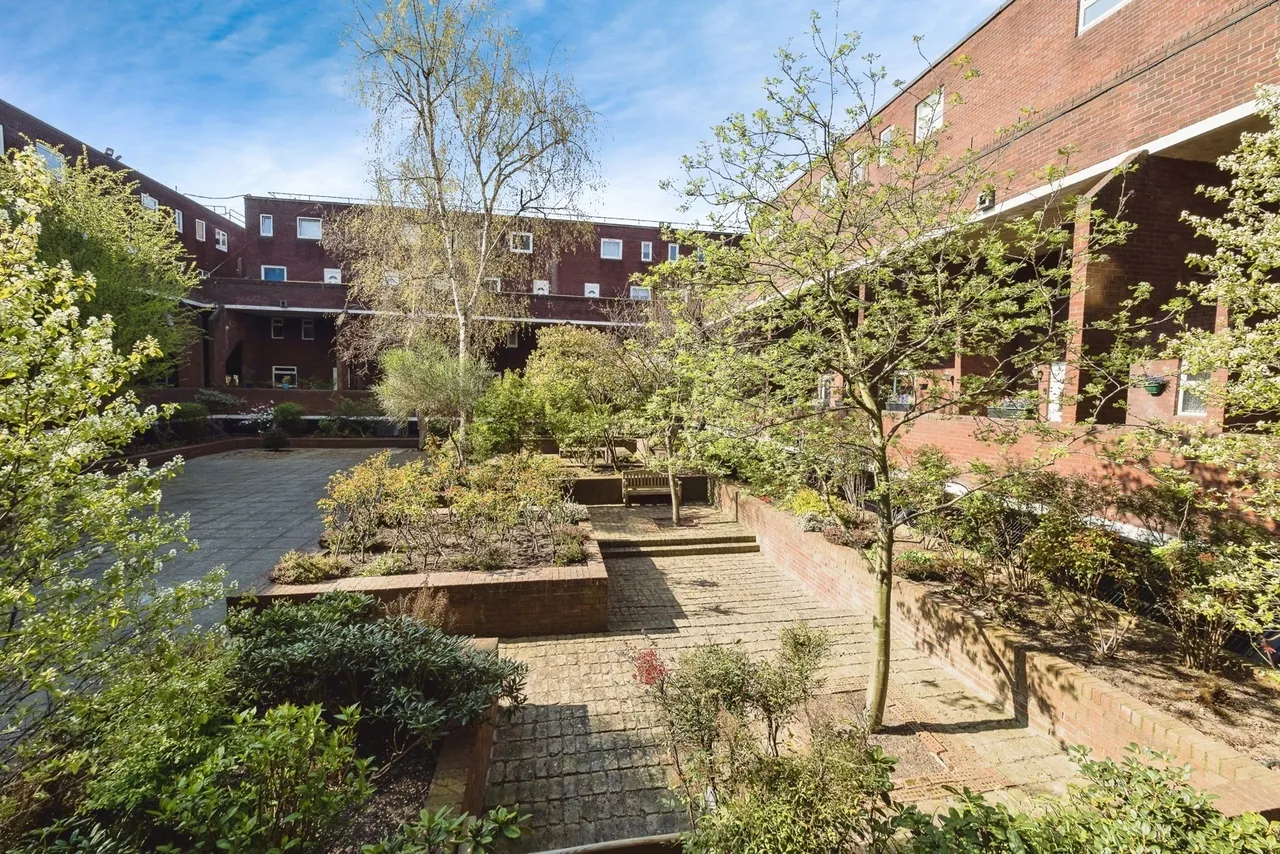 Tamar Square, WOODFORD GREEN, Essex, IG8, photo 13