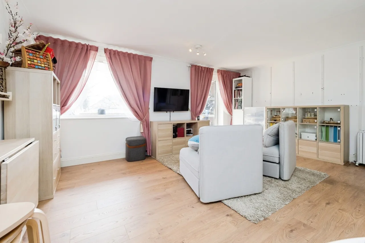 Tamar Square, WOODFORD GREEN, Essex, IG8, photo 2