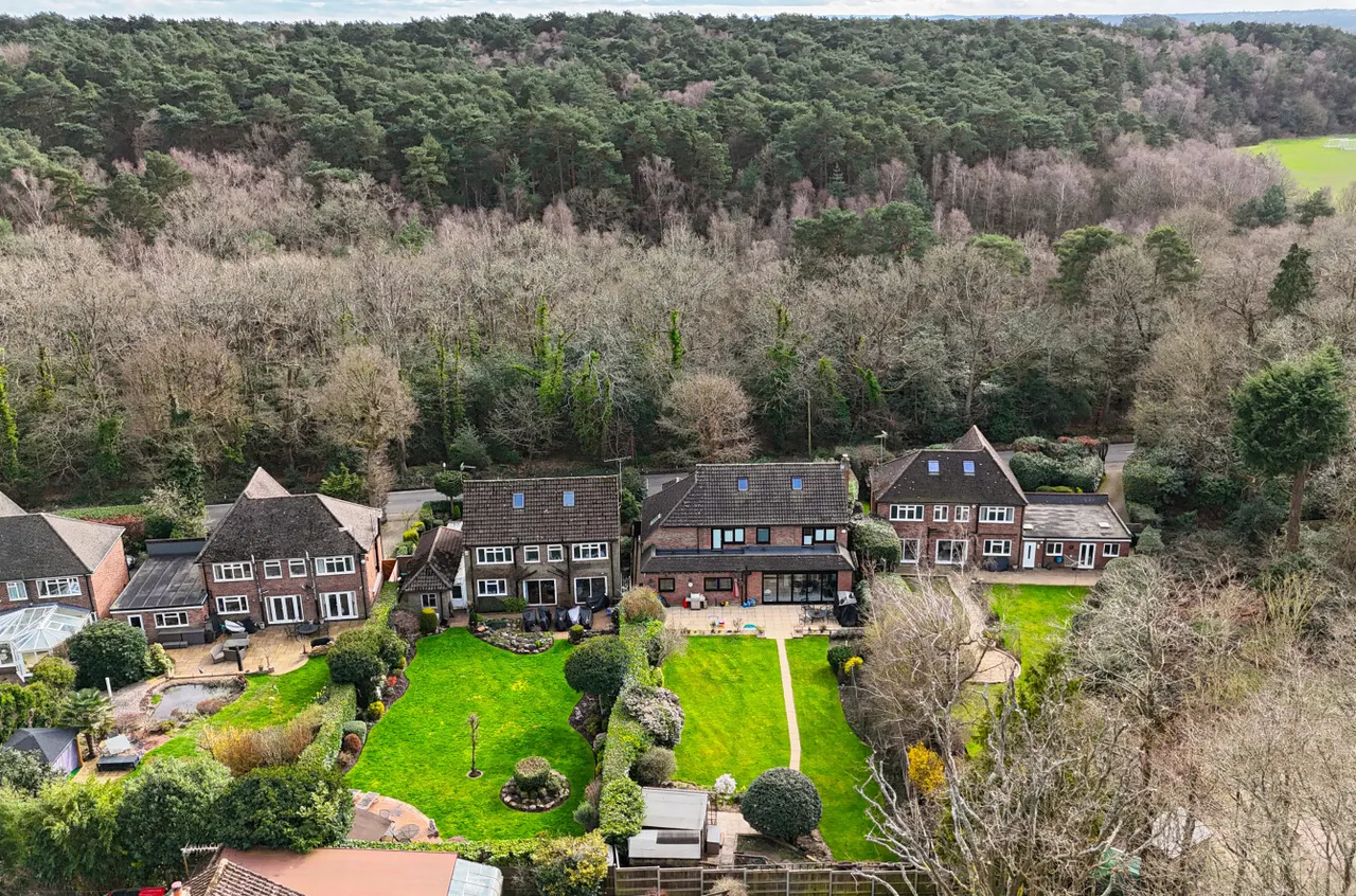 Old Bisley Road, Frimley, Surrey, GU16 9RE, photo 3