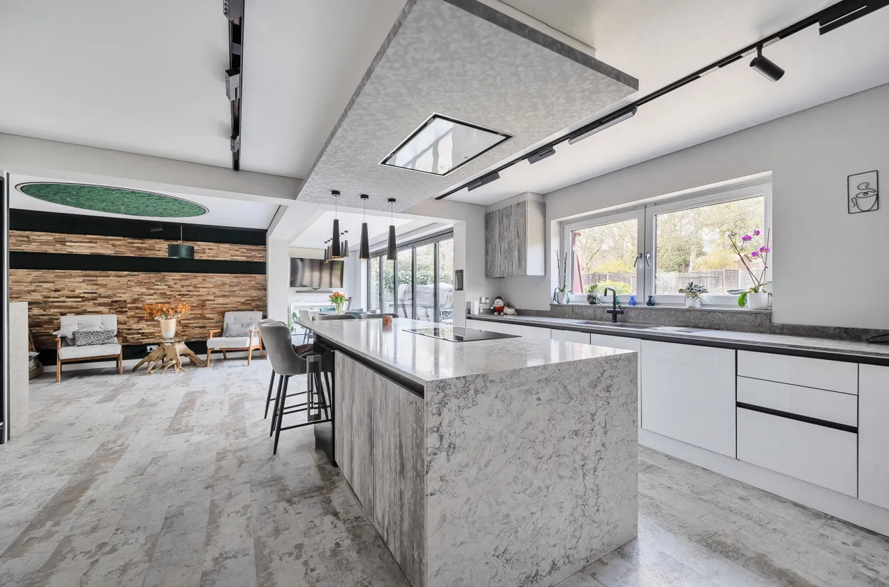 Old Bisley Road, Frimley, Surrey, GU16 9RE, photo 5