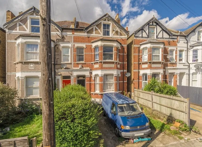 3 bed flat to rent — Gleneagle Road, Streatham, SW16