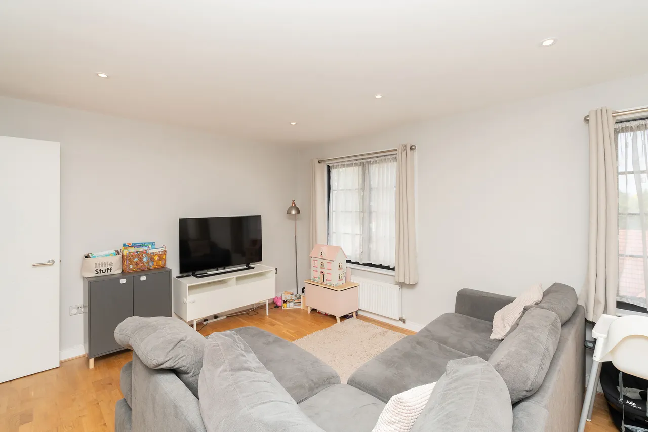 Watford, WD18, photo 18