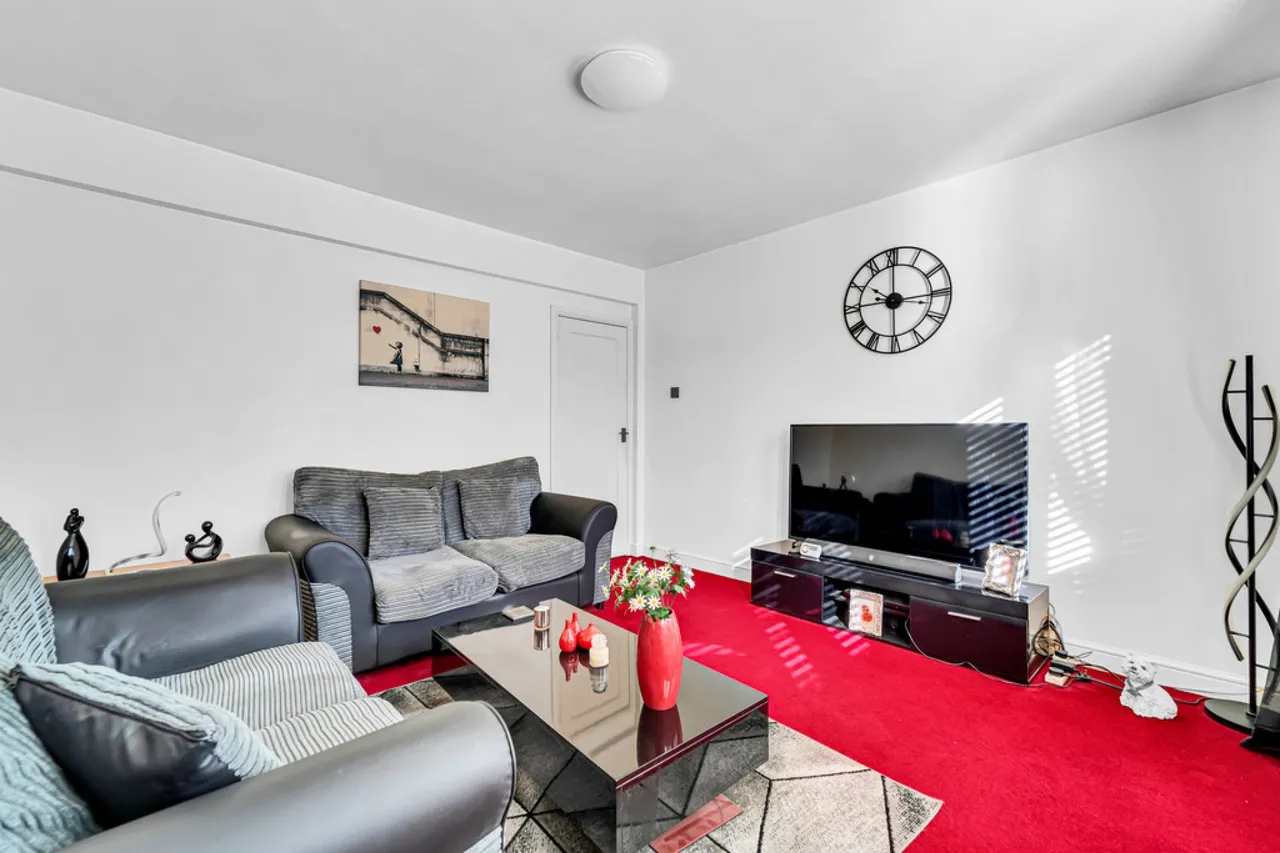 Oakhall Drive, Sunbury-on-Thames, TW16, photo 9