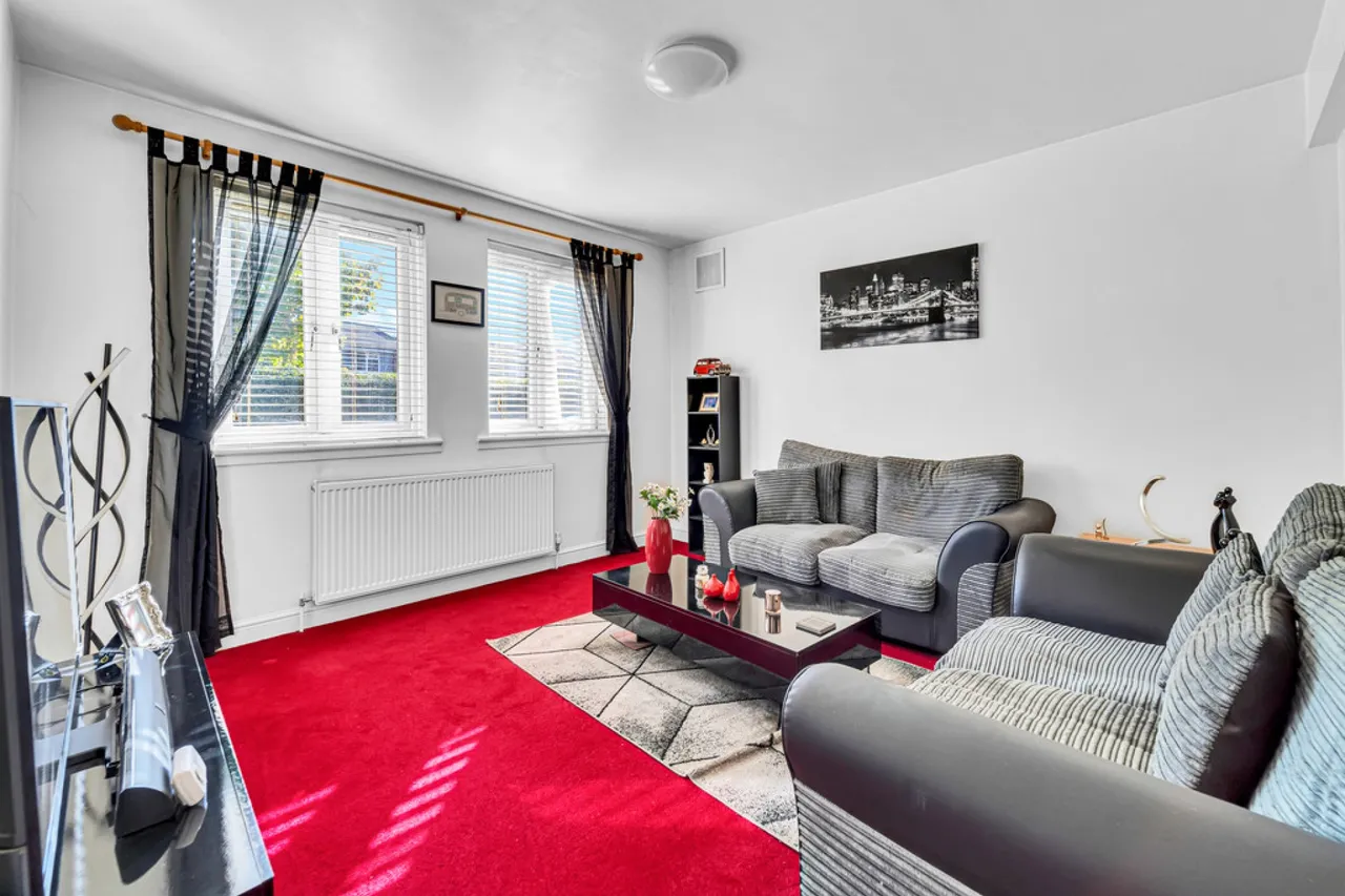 Oakhall Drive, Sunbury-on-Thames, TW16, photo 2