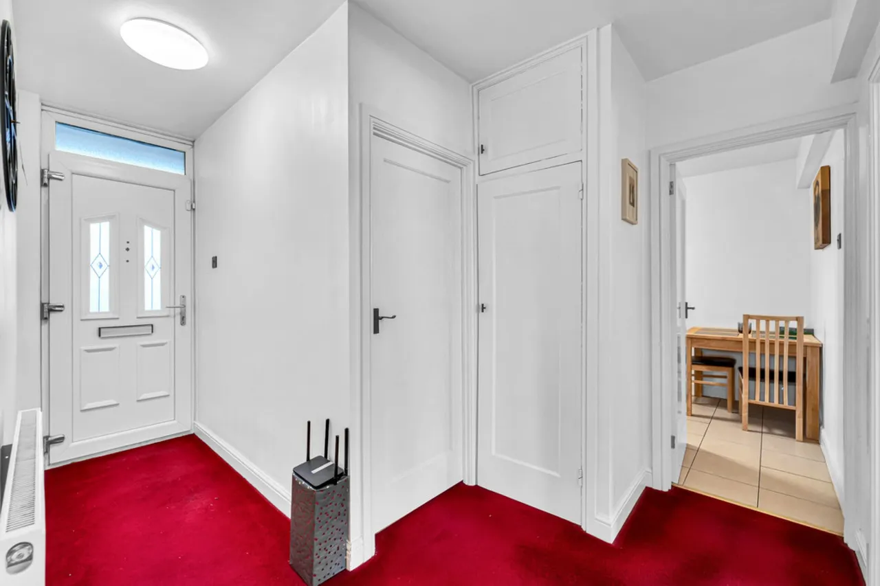 Oakhall Drive, Sunbury-on-Thames, TW16, photo 5