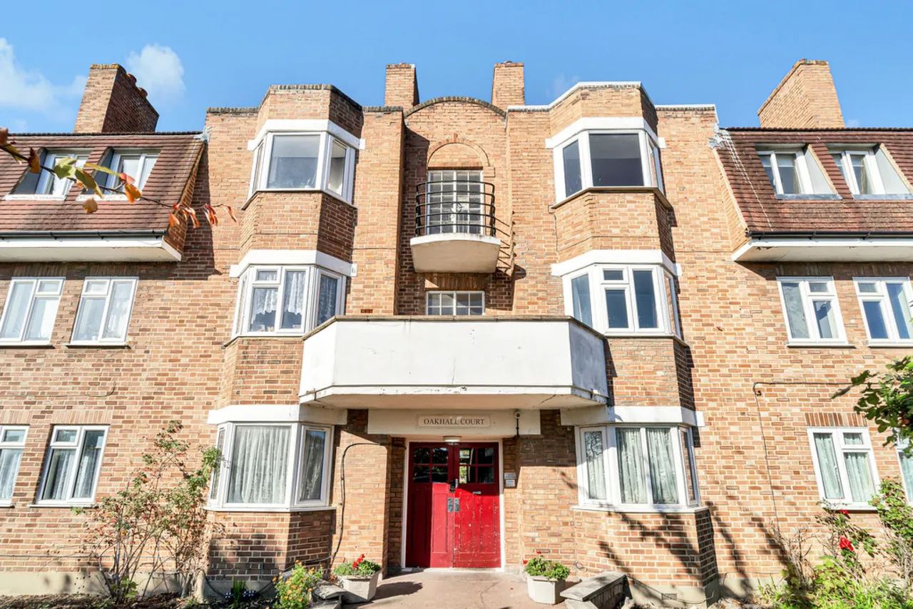 Oakhall Drive, Sunbury-on-Thames, TW16, photo 8