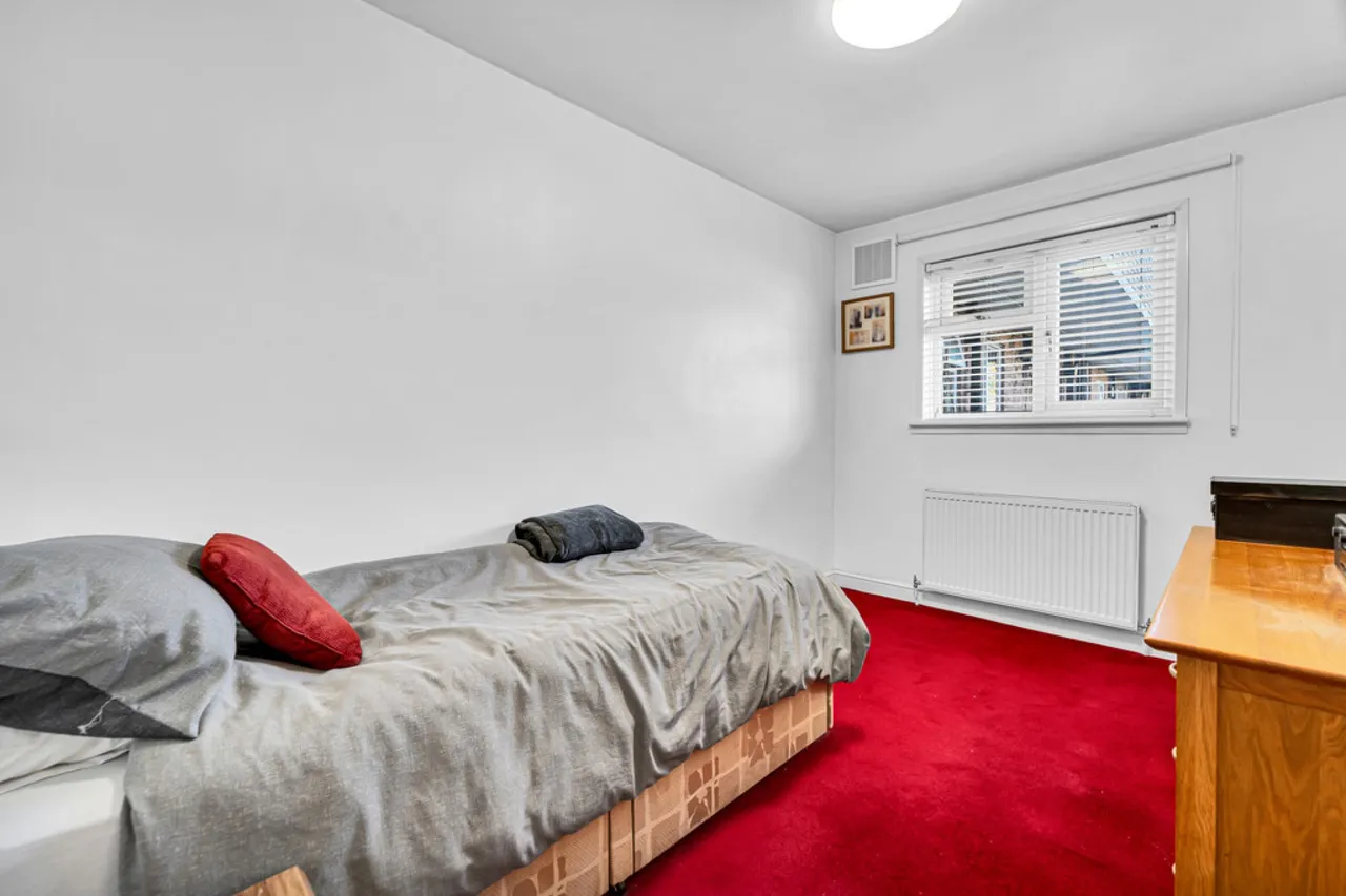 Oakhall Drive, Sunbury-on-Thames, TW16, photo 6