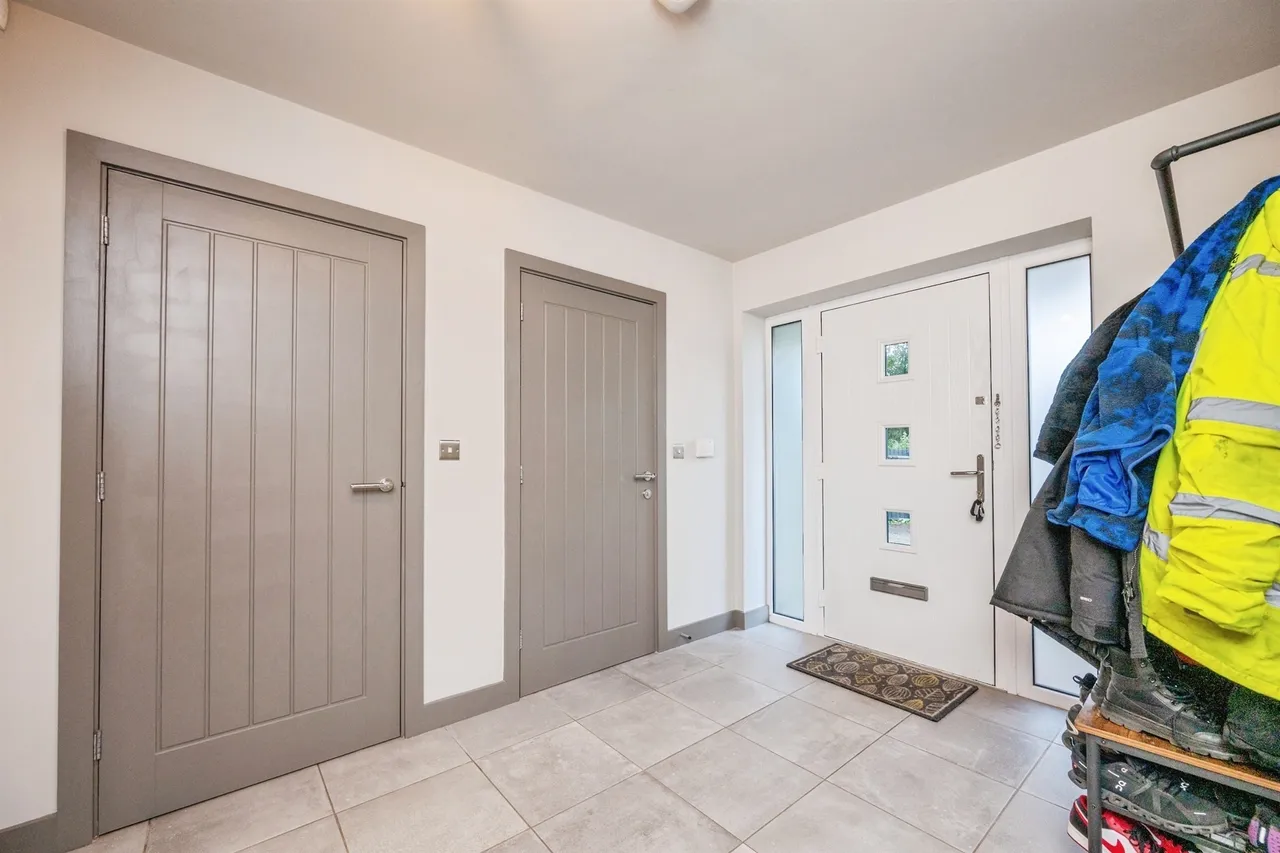 St. Marys Close, Sedgley, DY3, photo 5