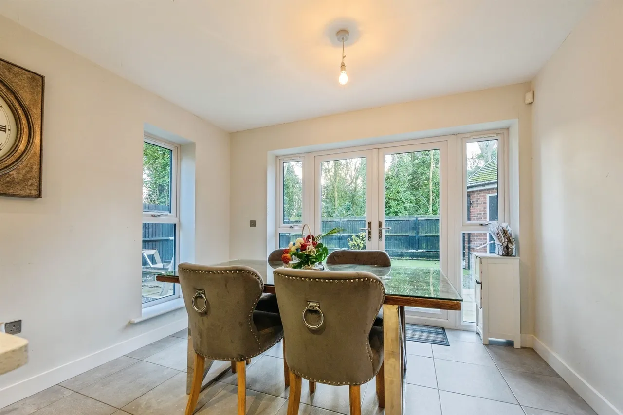 St. Marys Close, Sedgley, DY3, photo 9