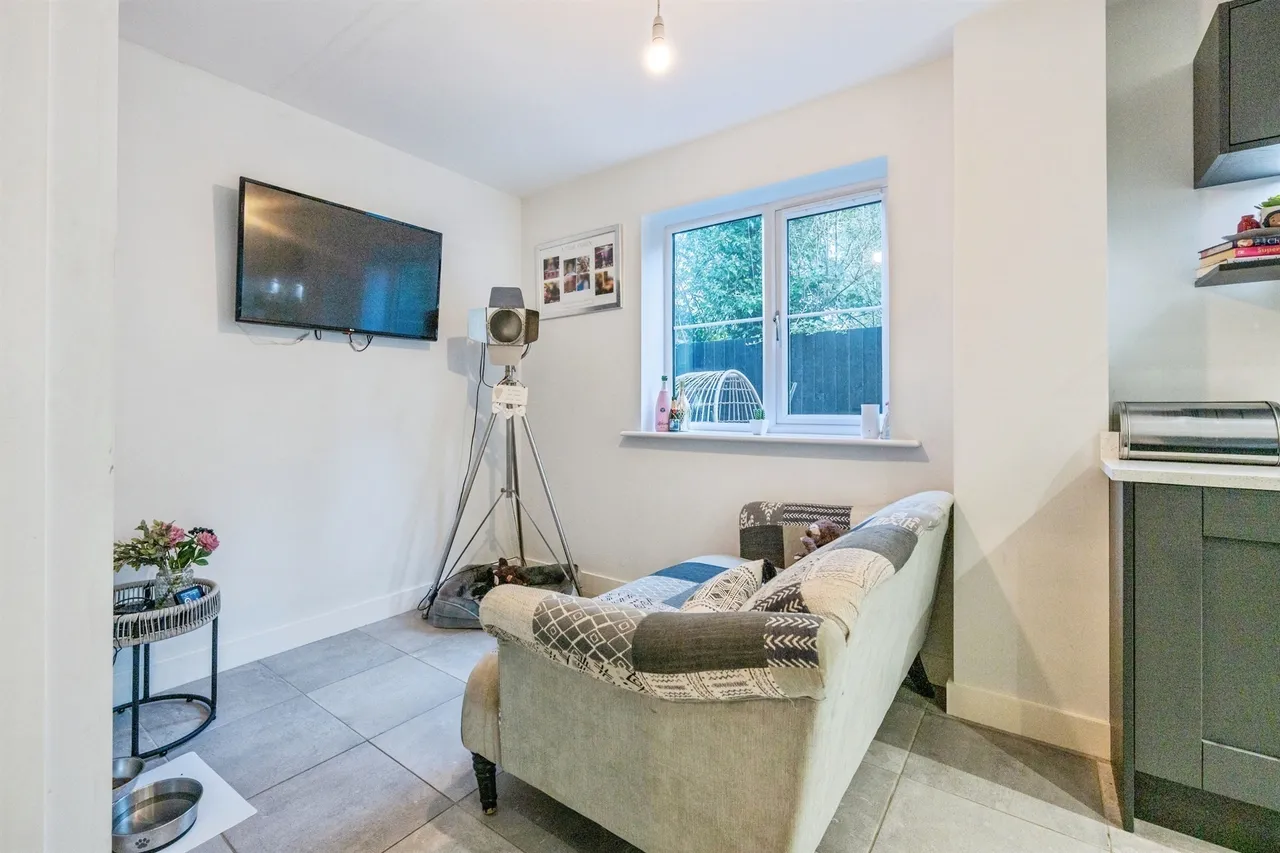 St. Marys Close, Sedgley, DY3, photo 8