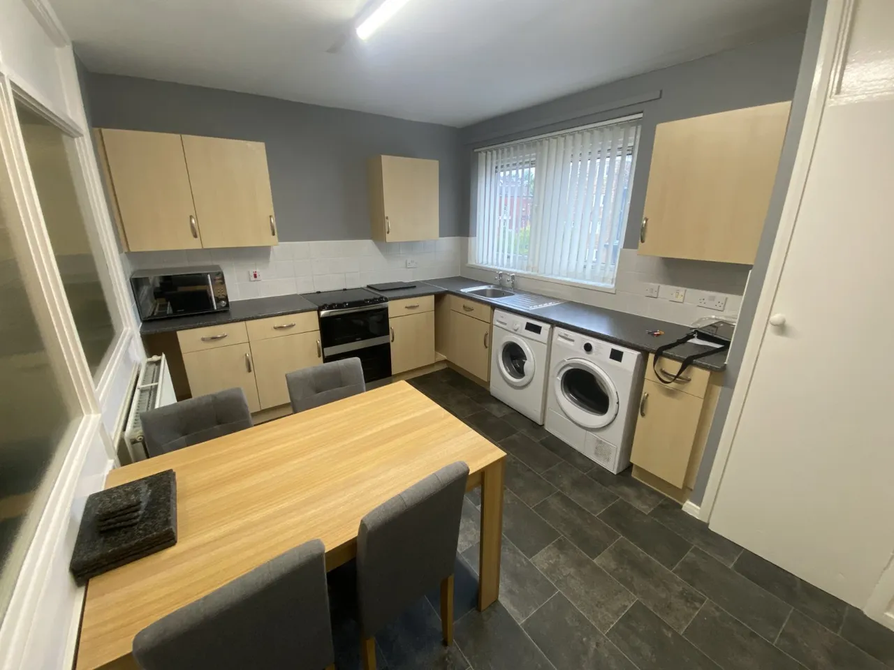 3 bed flat to rent, Marlborough Grange, Woodhouse, LS1