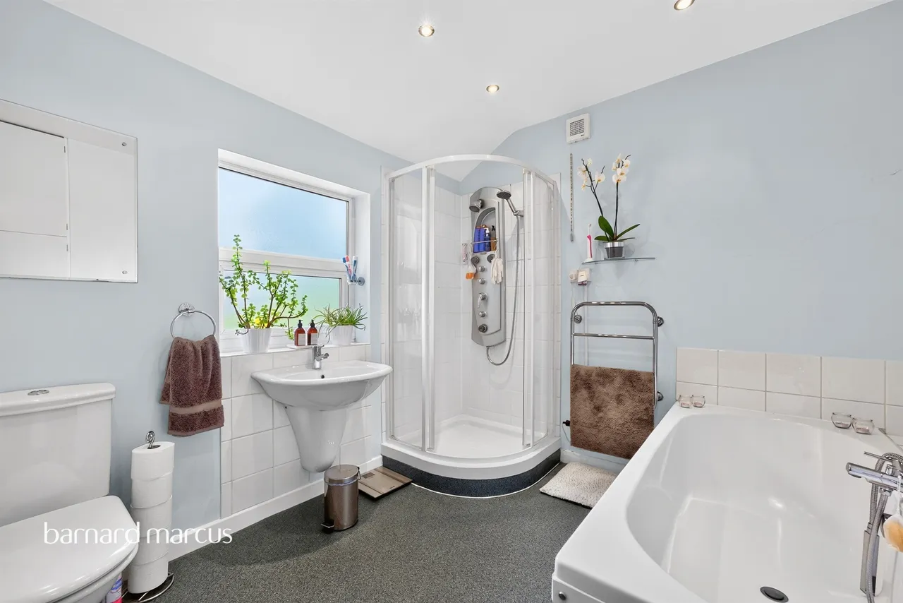 Oakleigh Road North, London, N20, photo 13