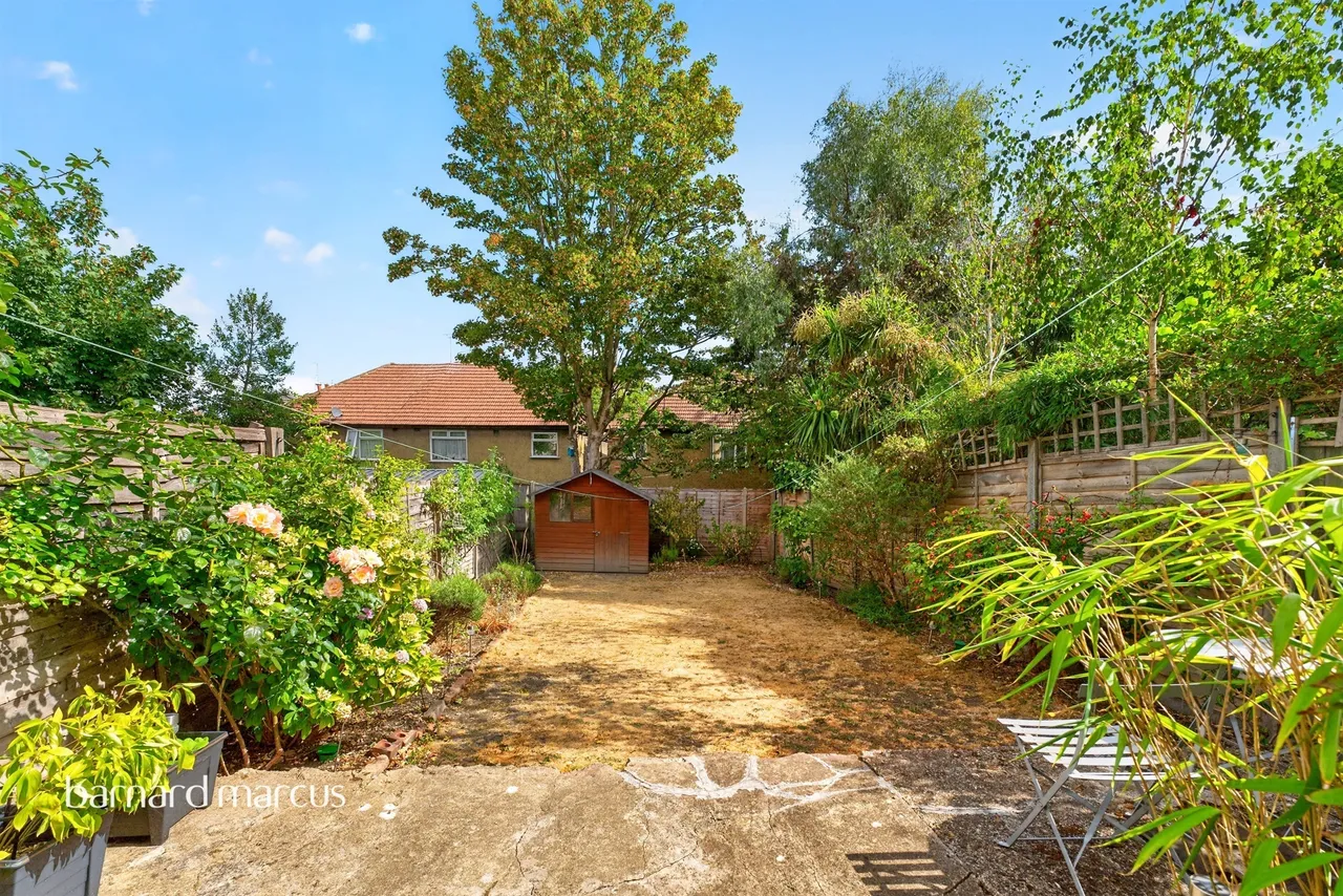 Oakleigh Road North, London, N20, photo 2