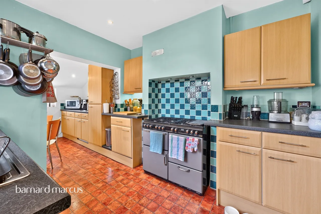 Oakleigh Road North, London, N20, photo 4