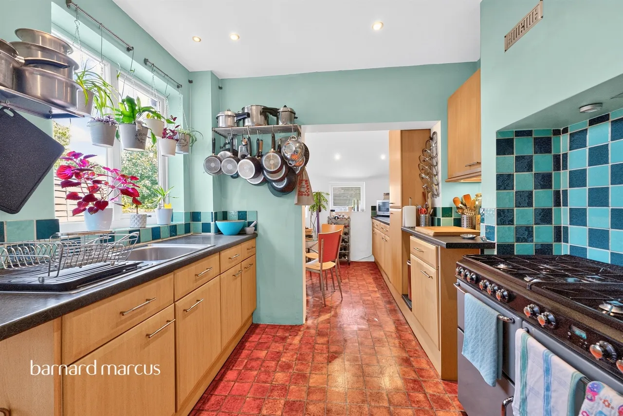 Oakleigh Road North, London, N20, photo 17