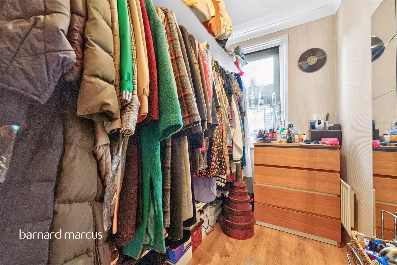 Oakleigh Road North, London, N20, photo 11