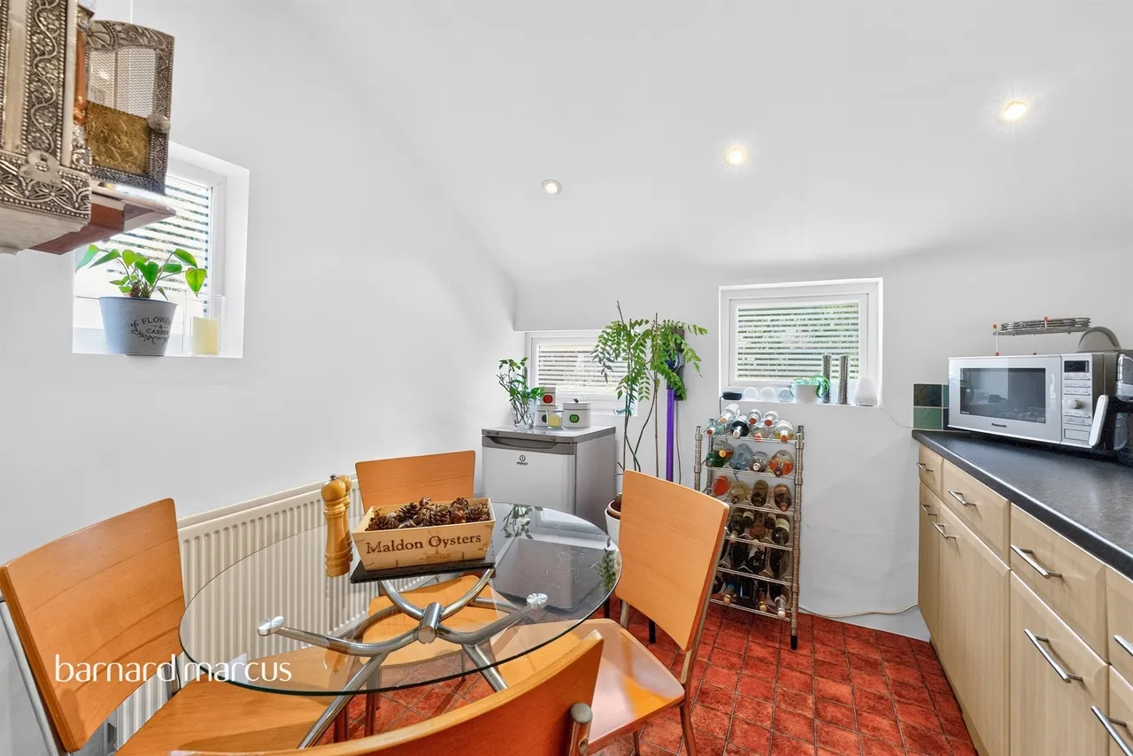 Oakleigh Road North, London, N20, photo 12