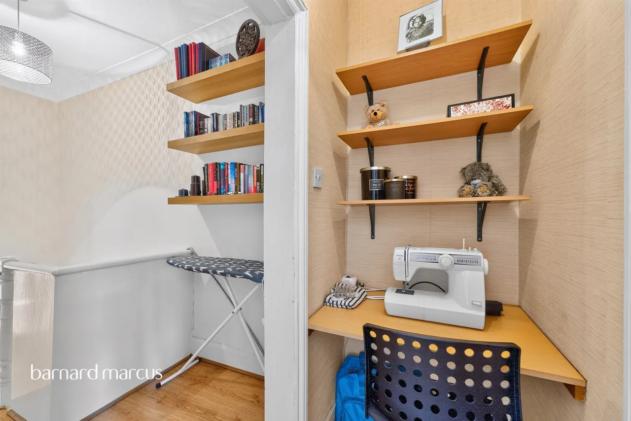 Oakleigh Road North, London, N20, photo 15