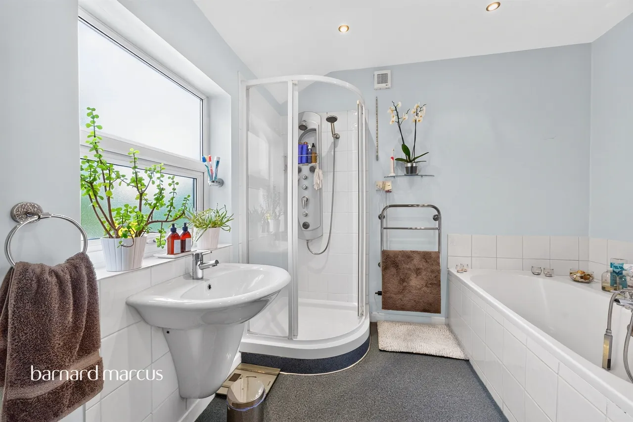 Oakleigh Road North, London, N20, photo 16