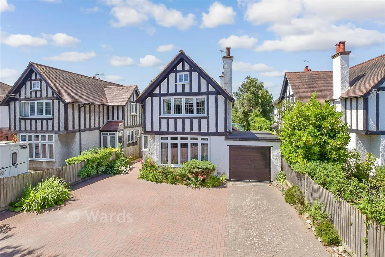 4 bed house for sale, Loose Road, Maidstone, ME15