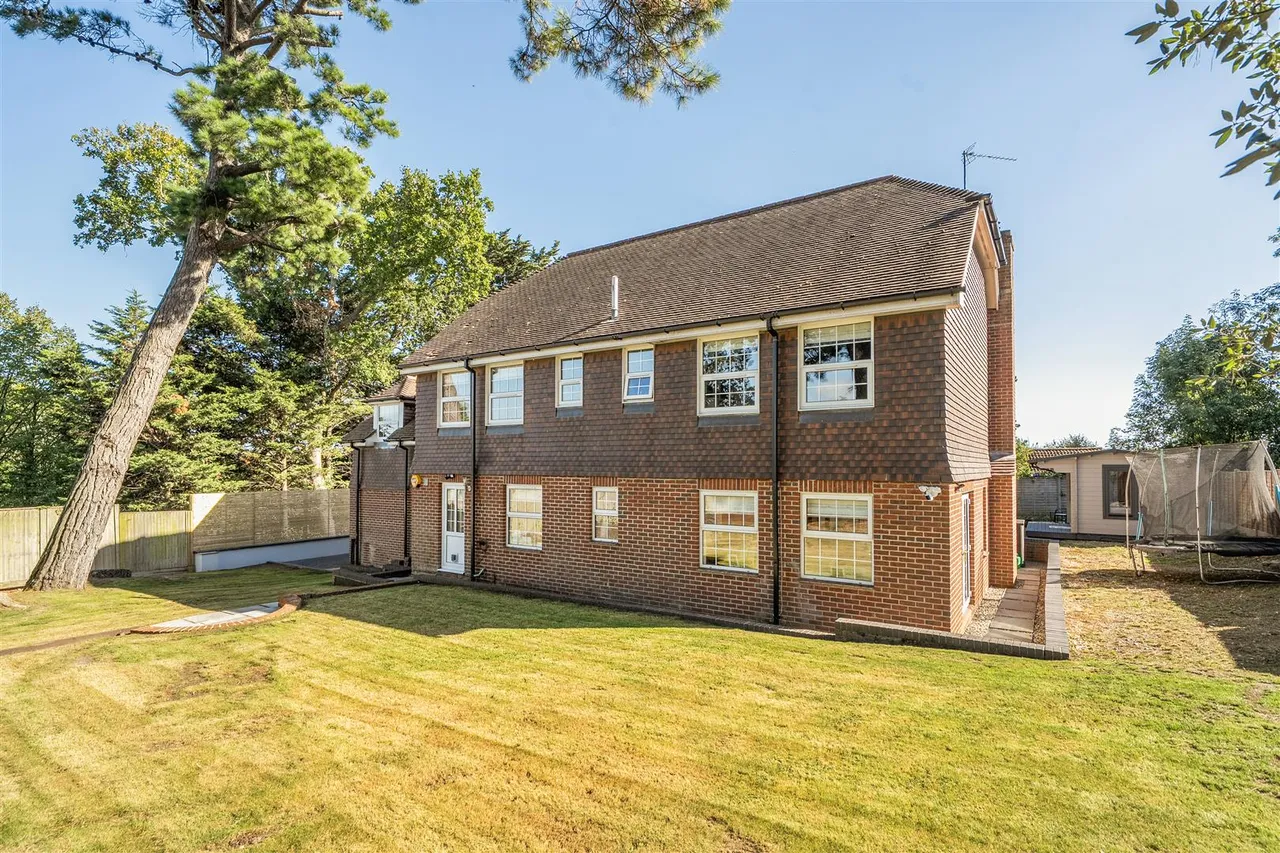 Giles Close, Fareham, photo 21