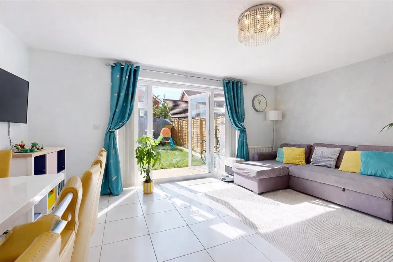 Simford Way, Whitehouse, photo 3