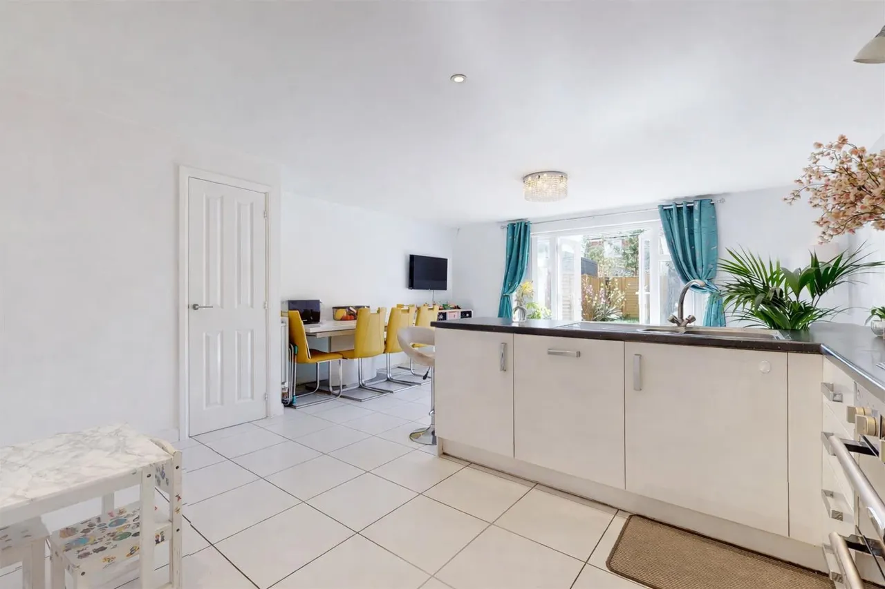 Simford Way, Whitehouse, photo 6