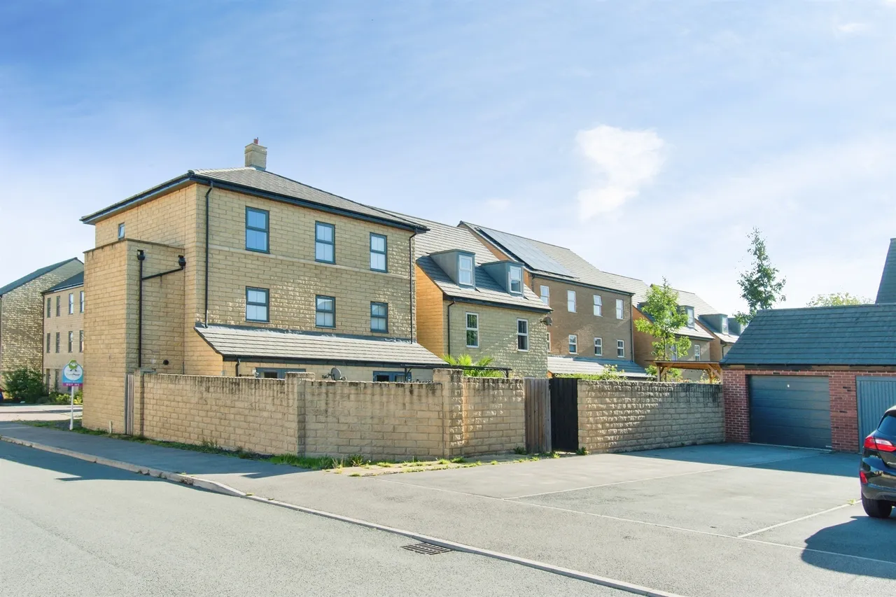 Voysey Avenue, Castleford, WF10, photo 9