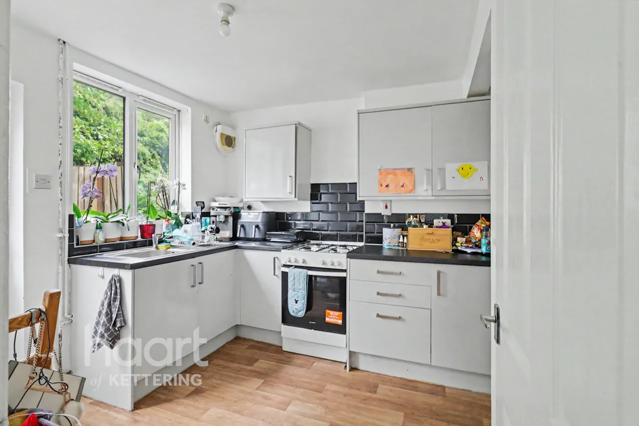 Gilchrist Avenue, Corby, NN17, photo 4