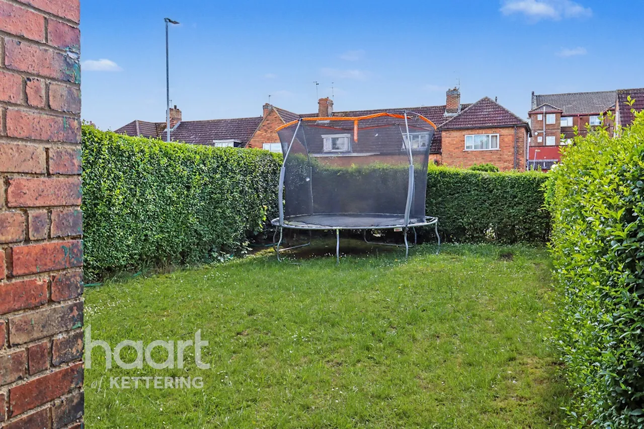 Gilchrist Avenue, Corby, NN17, photo 14